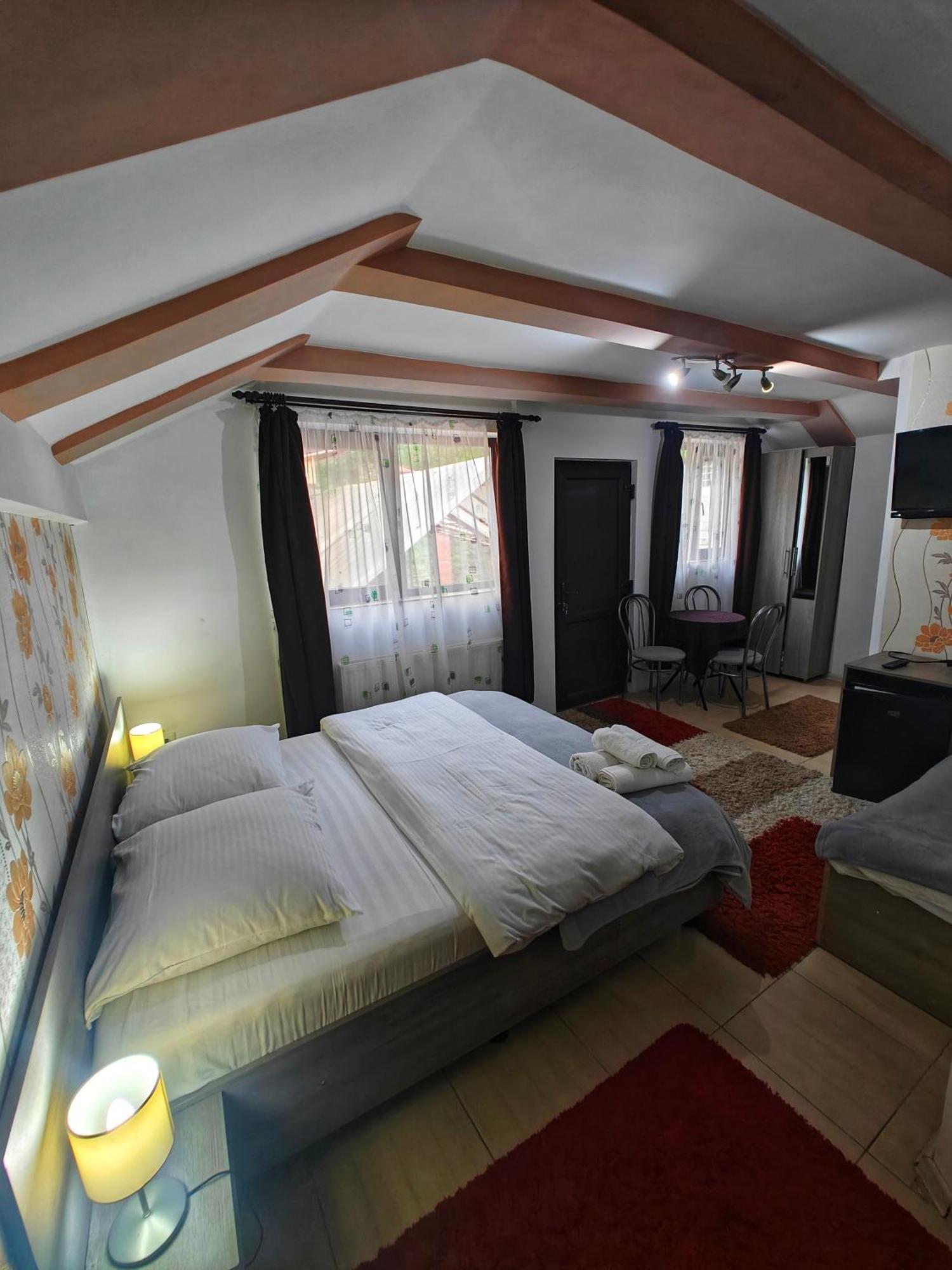 바일레헤르쿨라네 Casa Miclau 아파트 외부 사진