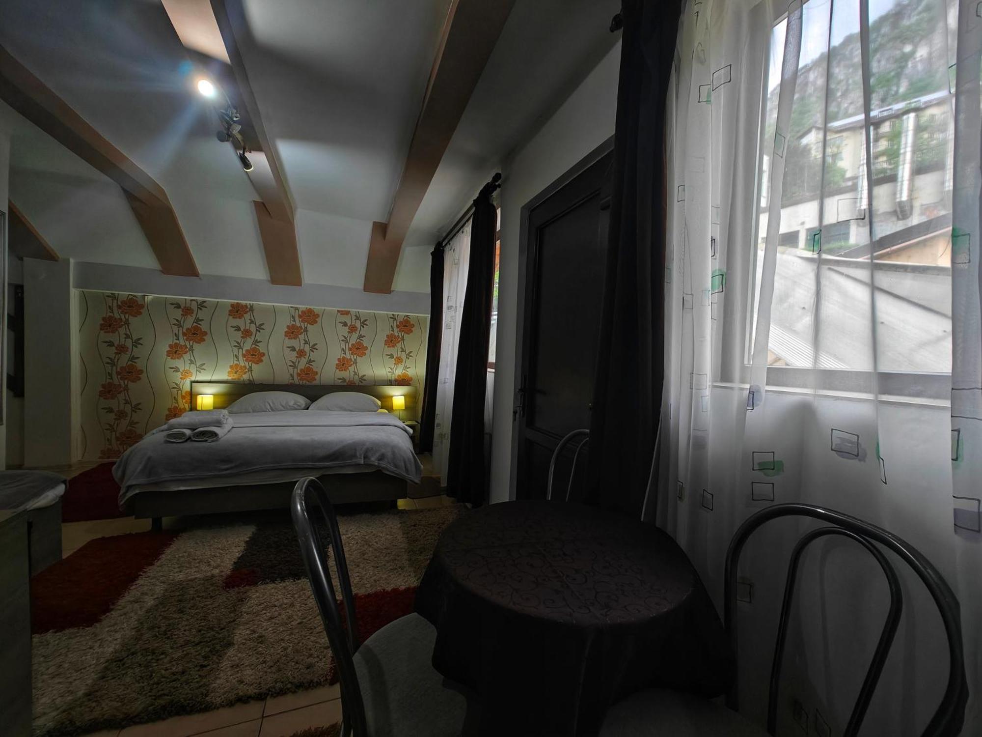 바일레헤르쿨라네 Casa Miclau 아파트 외부 사진